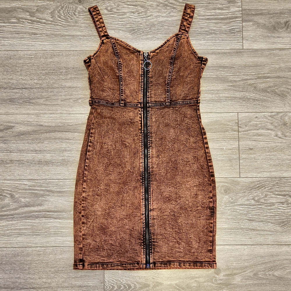 Red Denim Zip Dress - Picture 5 of 6
